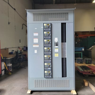 Square D #QED, switchgear unit with 7x circuit breaker PJ400, 3000 amp, 480 Volts, 2019 - Image 1