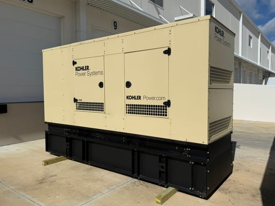 200 KW Kohler #200REOZJF, diesel generator set, 100 hours, John Deere engine, 400 gal tank - Image 1