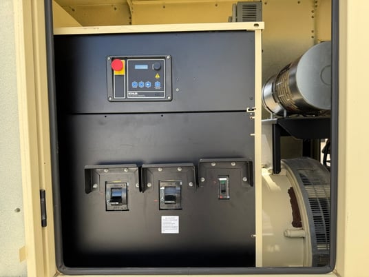 200 KW Kohler #200REOZJF, diesel generator set, 100 hours, John Deere engine, 400 gal tank - Image 8