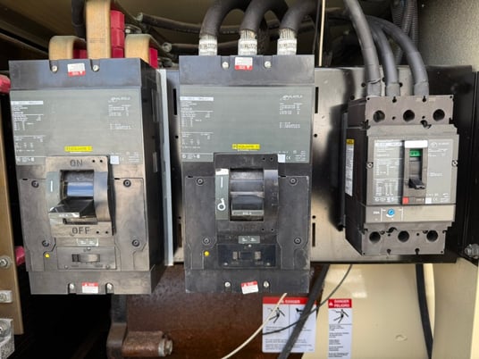 200 KW Kohler #200REOZJF, diesel generator set, 100 hours, John Deere engine, 400 gal tank - Image 9