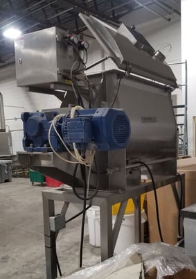 10 cu.ft. Stainless Steel Single Shaft Paddle Blender, 4' L x 3' width x 8' H Dimension, 3.67' Loading - Image 3