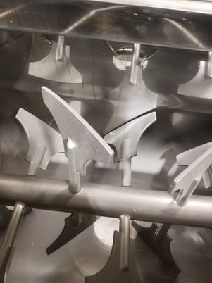 10 cu.ft. Stainless Steel Single Shaft Paddle Blender, 4' L x 3' width x 8' H Dimension, 3.67' Loading - Image 4