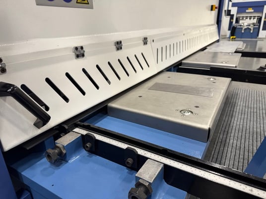 Otinus #SMO-3108-C8, Guillotine Shear, 5/16" x 10' capacity, 29" Backgauge Retract Distance, 13 SPM, 15 kW - Image 5
