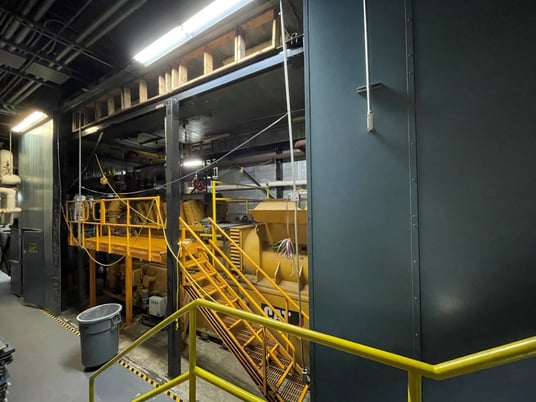 3000 KW Caterpillar #CG260-12, Natural gas generator, continuous, 4160 Volts, 2013 - Image 2