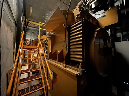3000 KW Caterpillar #CG260-12, Natural gas generator, continuous, 4160 Volts, 2013 - Image 3
