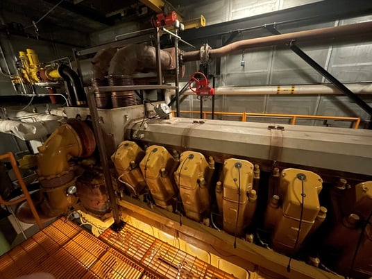 3000 KW Caterpillar #CG260-12, Natural gas generator, continuous, 4160 Volts, 2013 - Image 4
