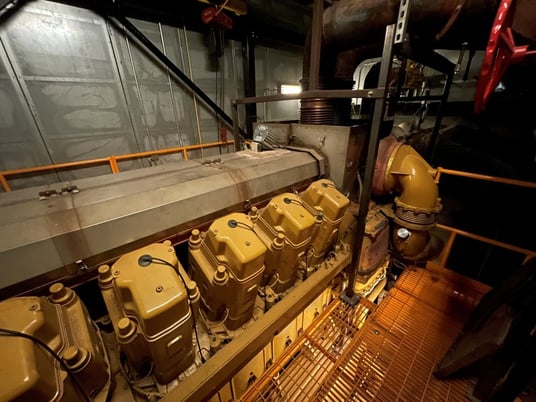 3000 KW Caterpillar #CG260-12, Natural gas generator, continuous, 4160 Volts, 2013 - Image 5