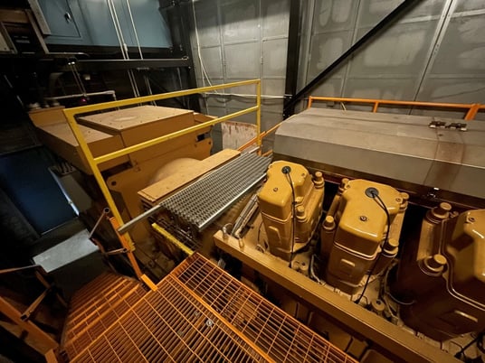 3000 KW Caterpillar #CG260-12, Natural gas generator, continuous, 4160 Volts, 2013 - Image 6