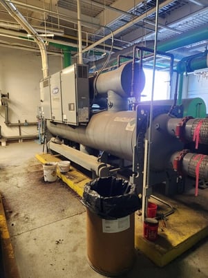 500 Ton, Carrier #23XRV5556NRVAA50-S, Water-Cooled Chiller, R-134a, R05 compressor, 2012 (3 available) - Image 1