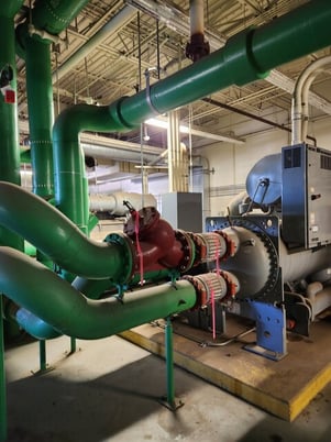 500 Ton, Carrier #23XRV5556NRVAA50-S, Water-Cooled Chiller, R-134a, R05 compressor, 2012 (3 available) - Image 2