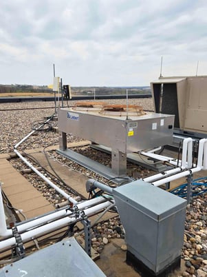 Liebert #DCDF165LA, 2-Fan Condenser, 320/165 psig, 3 Phase, 0.75 HP, 460 V, 2003 - Image 3