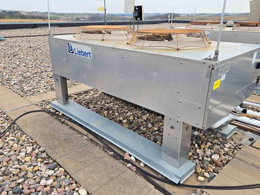 Liebert #DCDF165LA, 2-Fan Condenser, 320/165 psig, 3 Phase, 0.75 HP, 460 V, 2003 - Image 4