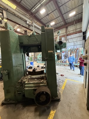 52" Cincinnati, 58" swing, 4 jaw 52" chuck - Image 2