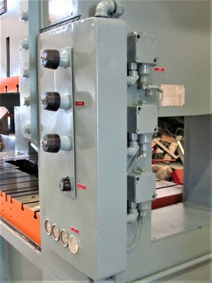 200 Ton, Federal #S2, 3" stroke, 29.5" Shut Height, 72" x36" bed, 50-170 SPM, 1985, reconditioned, video - Image 9