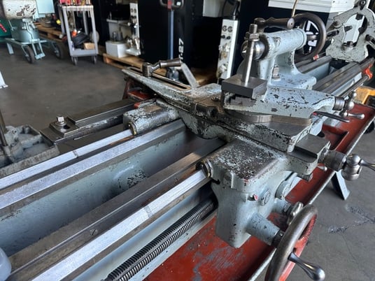 14" x 60" South Bend #8133E, Engine Lathe, 6" swing over cross slide, 1-1/4" spindle hole, inch threading - Image 4