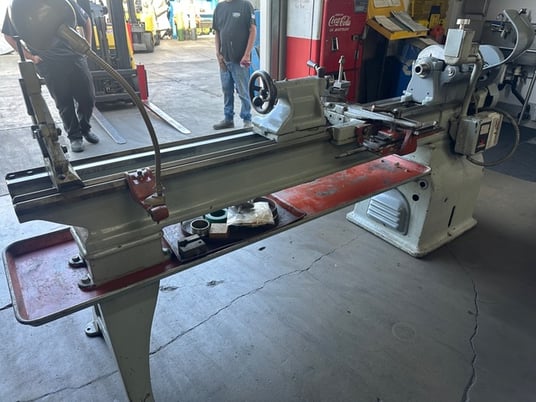 14" x 60" South Bend #8133E, Engine Lathe, 6" swing over cross slide, 1-1/4" spindle hole, inch threading - Image 7