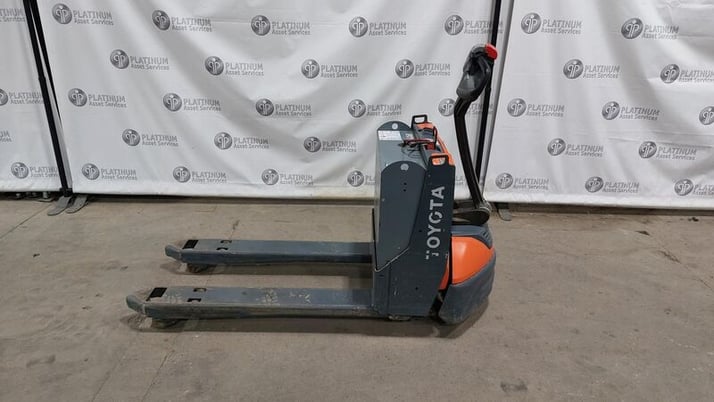 Walkie, Toyota #8HBW23, battery powered, 24 V., built-in charger, 4500 lb. capacity, serial #61229, 2022 - Image 3