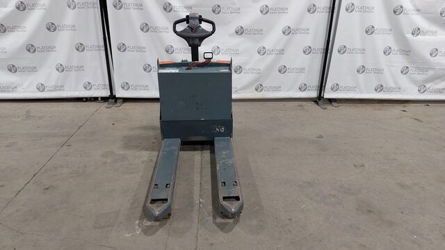 Walkie, Toyota #8HBW23, battery powered, 24 V., built-in charger, 4500 lb. capacity, serial #61229, 2022 - Image 4