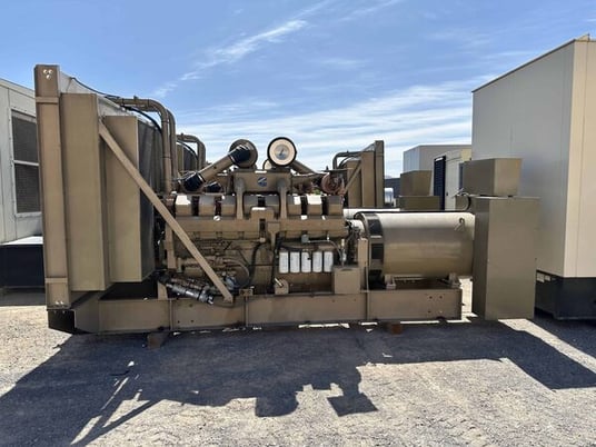 1000 KW Cummins #KTA50G, diesel generator set, 2400/4160 Volts, 1983 - Image 1