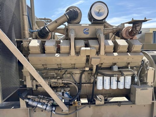 1000 KW Cummins #KTA50G, diesel generator set, 2400/4160 Volts, 1983 - Image 2