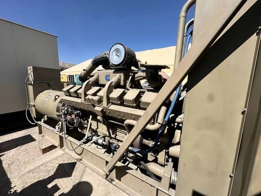 1000 KW Cummins #KTA50G, diesel generator set, 2400/4160 Volts, 1983 - Image 3