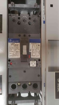 1200 Amp. General Electric Spectra Series, Panelboard, 7 Breakers 5x 250A & 2x 100A, 3PH, 4 Wire, 208Y/120 VAC - Image 7