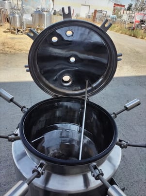 39 gallon Precision Stainless, 150 liter 316 Stainless Steel tank, jacketed, agitated, 45 psi, full vacuum - Image 4