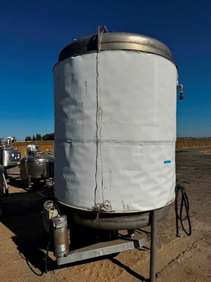 1000 gallon Stainless steel tank, insulated, jacketed, bottom agitated, 60" dia. x 80" straight side - Image 3