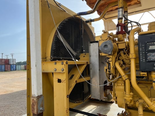 1365 KW Caterpillar #3512C, Land Electric Generator Set, 26281 Hrs., 600 Volts, Oilfield Package, 2014 - Image 8