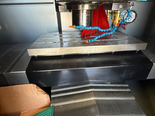 Hurco #VM-10HSI, vertical machining center, 26" X, 16" Y, 20" Z, 30" x 16" table, 20000 RPM, 11.4 HP, BT-30 - Image 4
