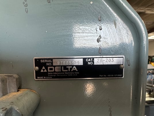 14" Delta #52-963, Vertical Band Saw, 14" x 14" table, tilting, 1 HP, 115/230 V. - Image 4