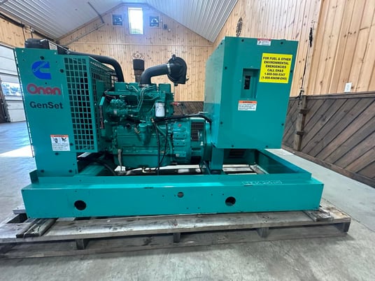 35 KW Cummins, Onan #4B3.9-G2, diesel generator, skid mounted, 120/240 Volts, 1832 hours, 1999 - Image 1