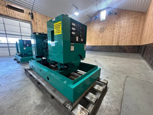 35 KW Cummins, Onan #4B3.9-G2, diesel generator, skid mounted, 120/240 Volts, 1832 hours, 1999 - Image 5