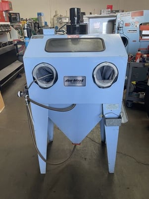 Dee-Blast #2030, Blast Cabinet - Image 2