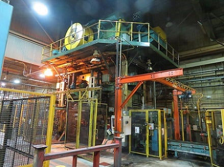 2500 Ton, Clearing press, 9" stroke, under power - Image 1