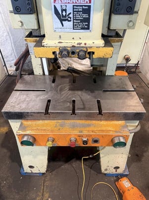 35 Ton, Stamtec #G1-35, gap frame press, 2.75" stroke, 8.66"Shut Height, 2.17"adj., 40-120 SPM, 31" x15.5"bed - Image 8
