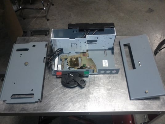 Allen-Bradley, Centerline 2100, 2193FZ-AJC-**CM, 40-70amp, breaker type feeder bucket - Image 1