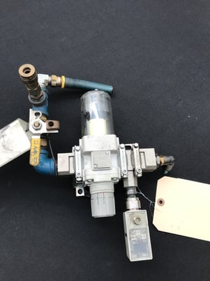 SMC AW40-F04E-B Filter Regulator w/ Assembly USED - Image 4