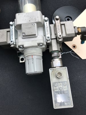 SMC AW40-F04E-B Filter Regulator w/ Assembly USED - Image 5
