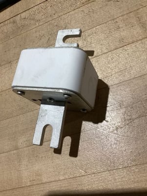 Bussmann 170m6219 fuses used - Image 2