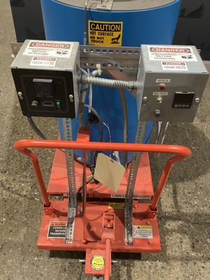 Wenesco high temperature industrial kettle with lifting table used - Image 3