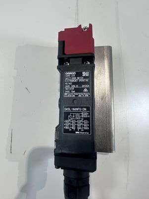 OMRON D4SL-N4NFG-DN Safety Interlock Switch USED - Image 3