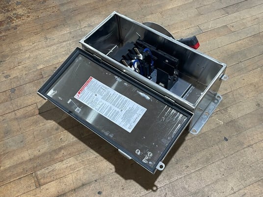 100 Amp. Square D, H223DS, Fusible Safety Disconnect Switch, 240 Volts, 2P, Type 4X, Stainless Steel, unused - Image 5