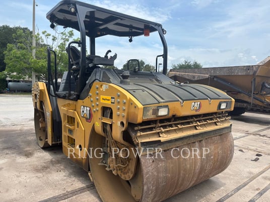 Caterpillar CB13 OSC, Twin Drum Roller, 819 hours, S/N: PWP01399, 2024 - Image 4