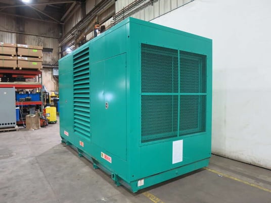 600 KW Cummins #DFGB, diesel generator set, 277/480 Volts, 465 hours, 900 HP @ 1800 RPM, VTA28-G5 engine - Image 3