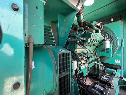 600 KW Cummins #DFGB, diesel generator set, 277/480 Volts, 465 hours, 900 HP @ 1800 RPM, VTA28-G5 engine - Image 5