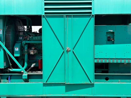 600 KW Cummins #DFGB, diesel generator set, 277/480 Volts, 465 hours, 900 HP @ 1800 RPM, VTA28-G5 engine - Image 6