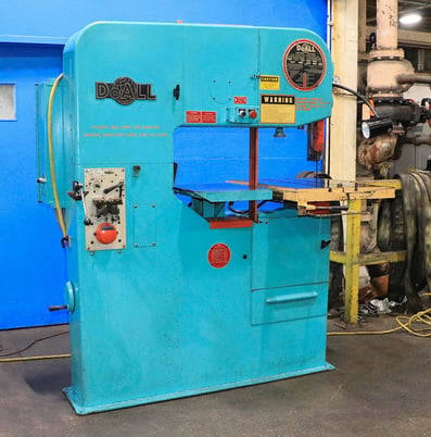 36" x 13" DoAl #3613-1, vertical band saw, 30-5200 RPM, air actuated power table feed, variable speed, DoAll - Image 3