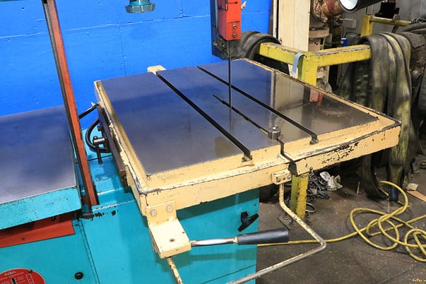 36" x 13" DoAl #3613-1, vertical band saw, 30-5200 RPM, air actuated power table feed, variable speed, DoAll - Image 6