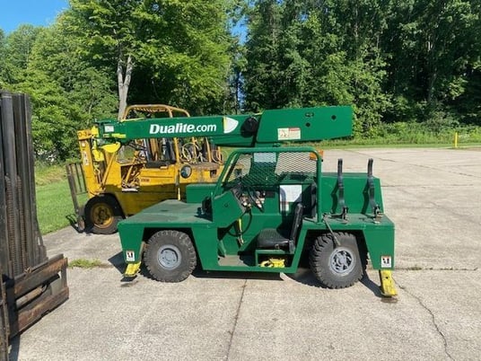 Broderson #IC-325B, 8000 lb. carry deck crane - Image 1